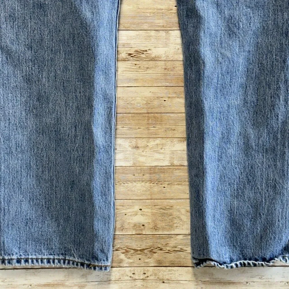 Levis 501 Button Fly Jeans Mens 34x32 Blue Denim Pants Faded Work Chore Office